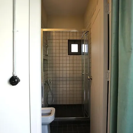 Flaneur Hostel *